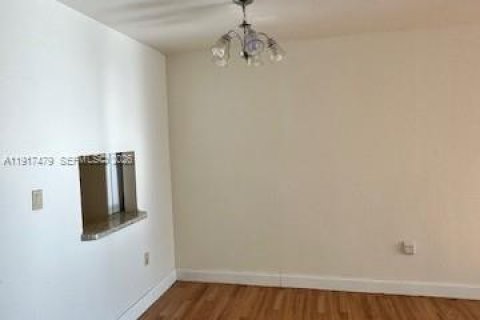 Снять в аренду кондоминиум в Санрайз, Флорида 2 спальни, 78.97м2, № 1972190 - фото 9