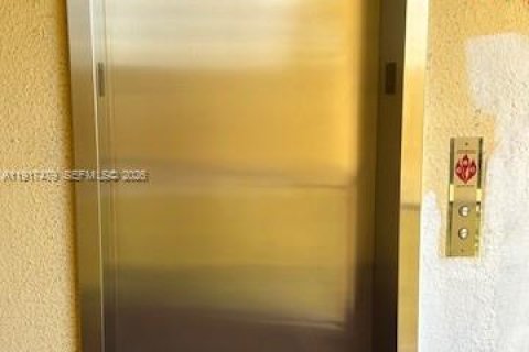 Снять в аренду кондоминиум в Санрайз, Флорида 2 спальни, 78.97м2, № 1972190 - фото 17