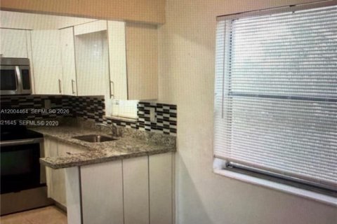 Condo in Hollywood, Florida, 1 bedroom  № 2068577 - photo 3