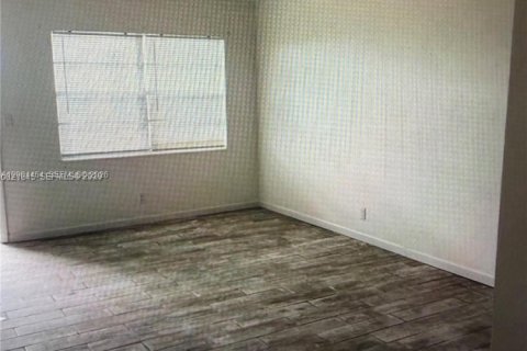 Condo in Hollywood, Florida, 1 bedroom  № 2068577 - photo 2