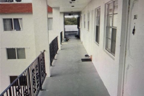 Condo in Hollywood, Florida, 1 bedroom  № 2068577 - photo 7