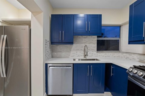 Casa en venta en Pompano Beach, Florida, 2 dormitorios, 111.11 m2 № 1818476 - foto 13