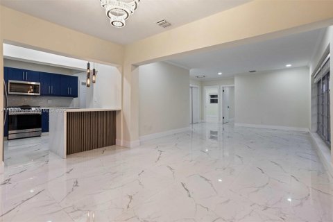 Casa en venta en Pompano Beach, Florida, 2 dormitorios, 111.11 m2 № 1818476 - foto 10