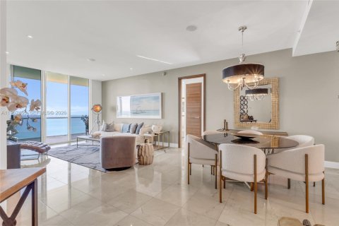 Condominio en Sunny Isles Beach, Florida, 2 dormitorios № 2153193