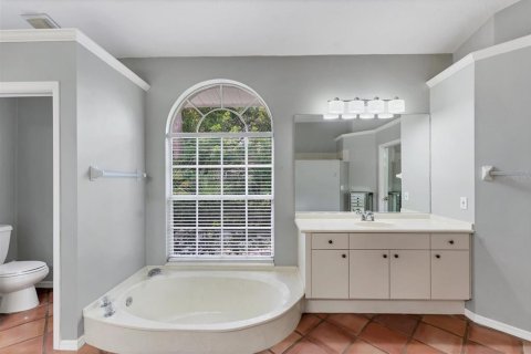 House in University Park, Florida 3 bedrooms, 265.7 sq.m. № 1689942 - photo 30