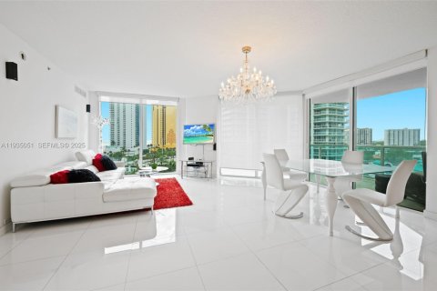 Condo in Sunny Isles Beach, Florida, 3 bedrooms № 2089368 - photo 9