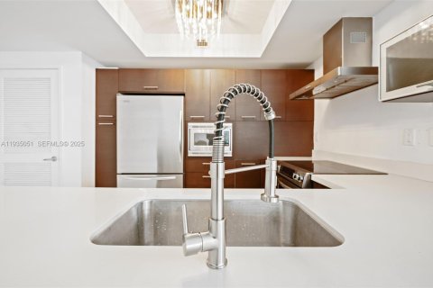 Condo in Sunny Isles Beach, Florida, 3 bedrooms № 2089368 - photo 14