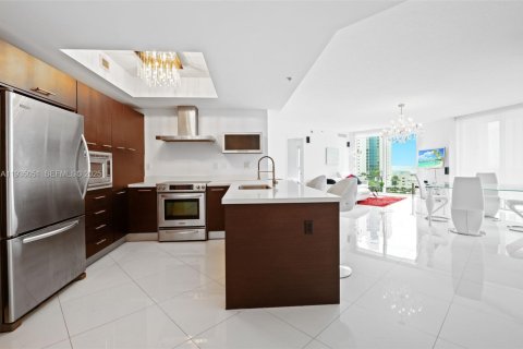 Condo in Sunny Isles Beach, Florida, 3 bedrooms № 2089368 - photo 11