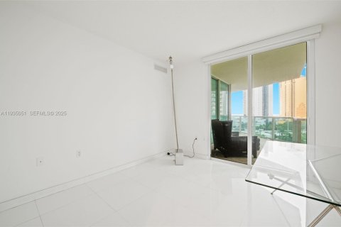 Condo in Sunny Isles Beach, Florida, 3 bedrooms № 2089368 - photo 22