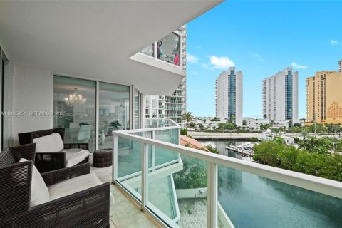 Condo in Sunny Isles Beach, Florida, 3 bedrooms № 2089368 - photo 2