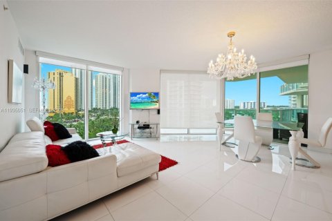 Condo in Sunny Isles Beach, Florida, 3 bedrooms № 2089368 - photo 8