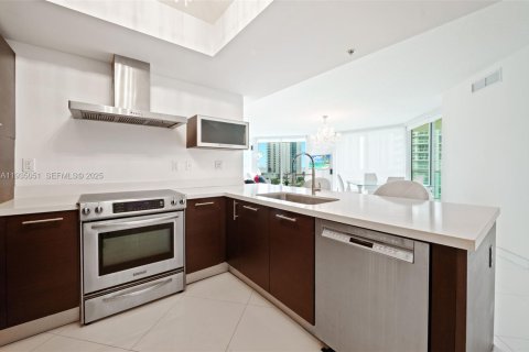 Condo in Sunny Isles Beach, Florida, 3 bedrooms № 2089368 - photo 12