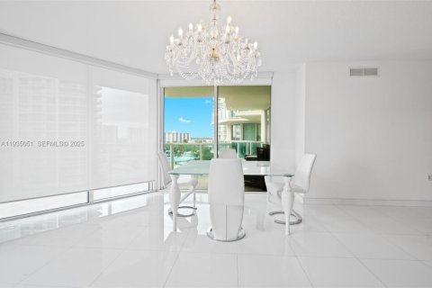Condo in Sunny Isles Beach, Florida, 3 bedrooms № 2089368 - photo 10