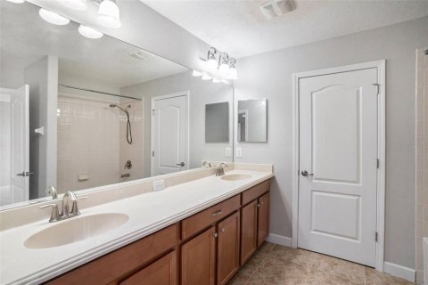 Casa en venta en Brandon, Florida, 4 dormitorios, 234.39 m2 № 1899540 - foto 17