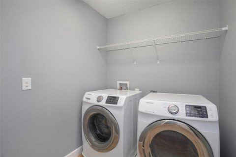 Casa en venta en Brandon, Florida, 4 dormitorios, 234.39 m2 № 1899540 - foto 9