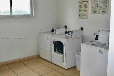 Купить кондоминиум в Майами, Флорида 2 спальни, 77.2м2, № 2089336 - фото 7