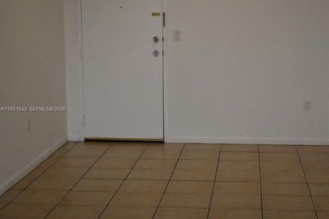Купить кондоминиум в Майами, Флорида 2 спальни, 77.2м2, № 2089336 - фото 14