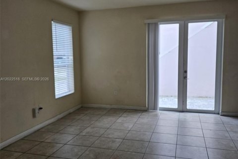 Touwnhouse à louer à Miami, Floride: 4 chambres, 214.79 m2 № 2248618 - photo 16
