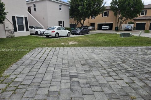 Touwnhouse à louer à Miami, Floride: 4 chambres, 214.79 m2 № 2248618 - photo 13