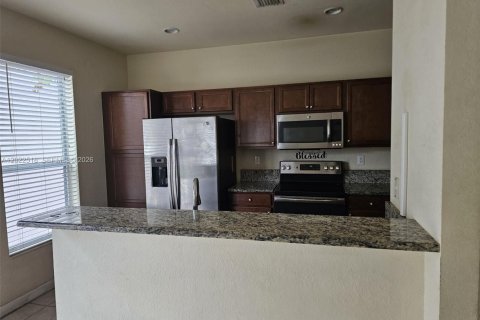 Touwnhouse à louer à Miami, Floride: 4 chambres, 214.79 m2 № 2248618 - photo 21