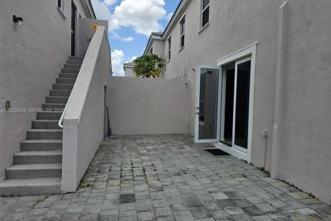 Touwnhouse à louer à Miami, Floride: 4 chambres, 214.79 m2 № 2248618 - photo 7