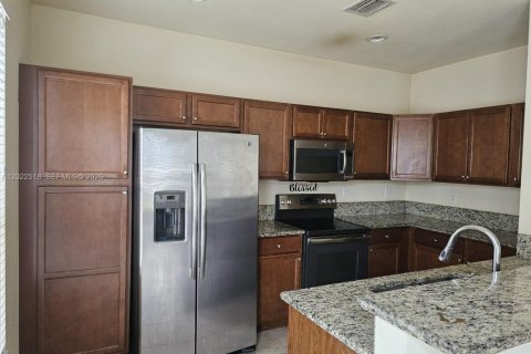 Touwnhouse à louer à Miami, Floride: 4 chambres, 214.79 m2 № 2248618 - photo 9