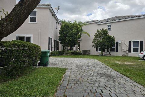 Touwnhouse à louer à Miami, Floride: 4 chambres, 214.79 m2 № 2248618 - photo 12