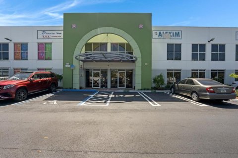 Bureau à louer à Doral, Floride № 1065856 - photo 1