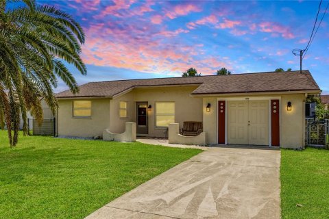 Townhouse in Hudson, Florida 3 bedrooms, 95.13 sq.m. № 2149232