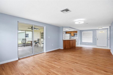 Townhouse in Hudson, Florida 3 bedrooms, 95.13 sq.m. № 2149232 - photo 7