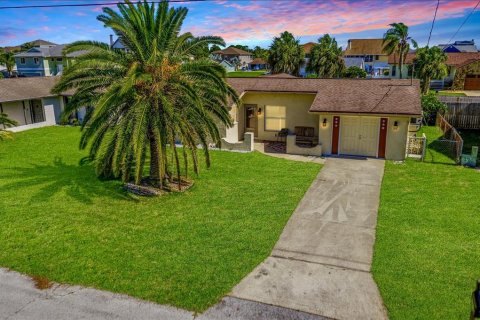 Townhouse in Hudson, Florida 3 bedrooms, 95.13 sq.m. № 2149232 - photo 29