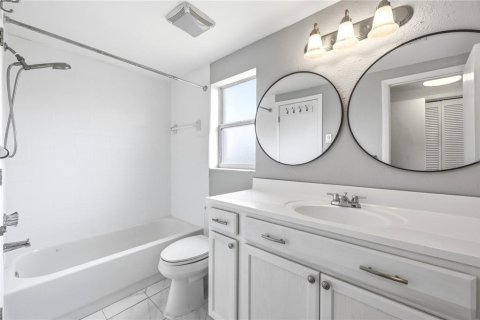 Townhouse in Hudson, Florida 3 bedrooms, 95.13 sq.m. № 2149232 - photo 18