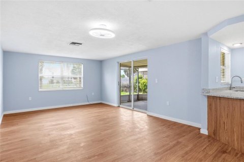 Townhouse in Hudson, Florida 3 bedrooms, 95.13 sq.m. № 2149232 - photo 8