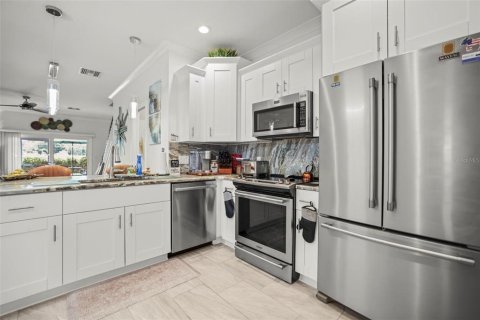 Touwnhouse à vendre à New Port Richey, Floride: 2 chambres, 140.38 m2 № 1750002 - photo 6