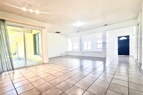 Villa ou maison à louer à Kissimmee, Floride: 3 chambres, 90.86 m2 № 1880504 - photo 8