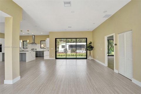 House in Plantation, Florida 4 bedrooms, 274.43 sq.m. № 1889406 - photo 5