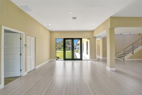 House in Plantation, Florida 4 bedrooms, 274.43 sq.m. № 1889406 - photo 9