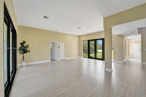 House in Plantation, Florida 4 bedrooms, 274.43 sq.m. № 1889406 - photo 10