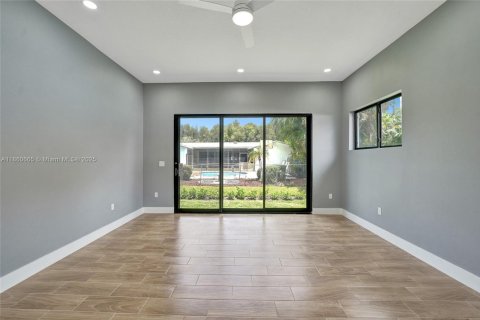 House in Plantation, Florida 4 bedrooms, 274.43 sq.m. № 1889406 - photo 27