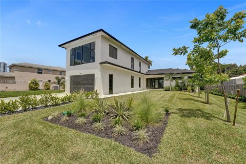 House in Plantation, Florida 4 bedrooms, 274.43 sq.m. № 1889406 - photo 1