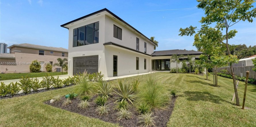 House in Plantation, Florida 4 bedrooms, 274.43 sq.m. № 1889406