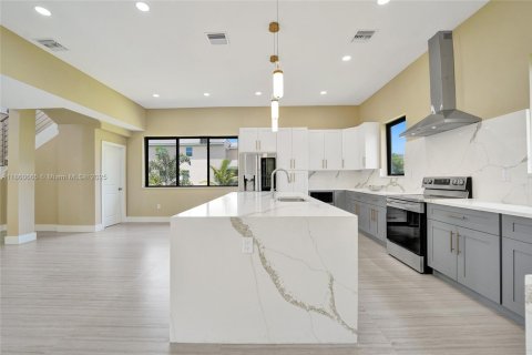 House in Plantation, Florida 4 bedrooms, 274.43 sq.m. № 1889406 - photo 25