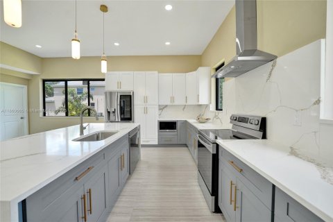 House in Plantation, Florida 4 bedrooms, 274.43 sq.m. № 1889406 - photo 23