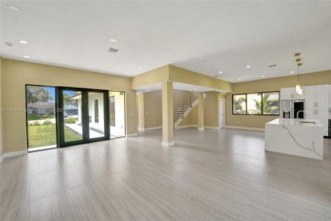 House in Plantation, Florida 4 bedrooms, 274.43 sq.m. № 1889406 - photo 8