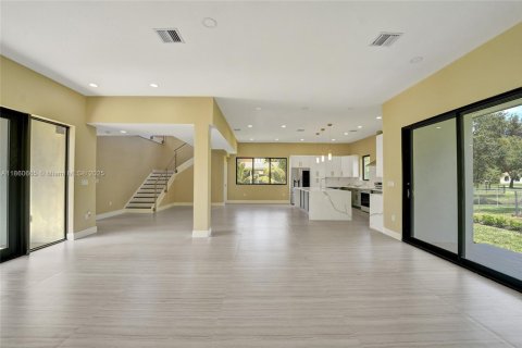 House in Plantation, Florida 4 bedrooms, 274.43 sq.m. № 1889406 - photo 7