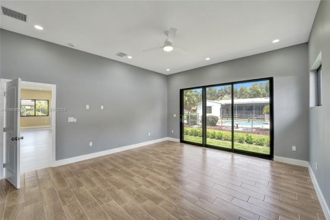 House in Plantation, Florida 4 bedrooms, 274.43 sq.m. № 1889406 - photo 28