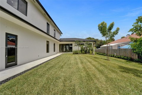House in Plantation, Florida 4 bedrooms, 274.43 sq.m. № 1889406 - photo 2