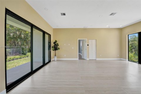 House in Plantation, Florida 4 bedrooms, 274.43 sq.m. № 1889406 - photo 11