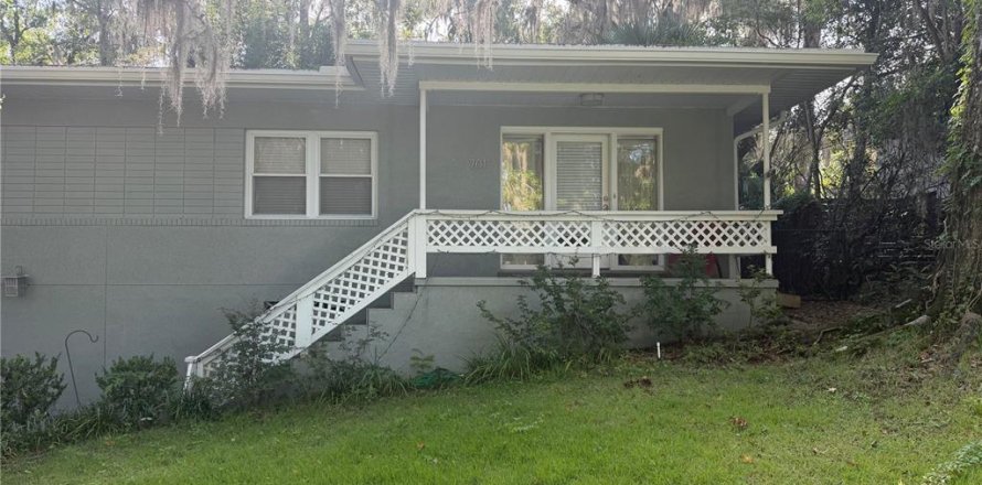 House in Gainesville, Florida 4 bedrooms, 120.03 sq.m. № 2207957