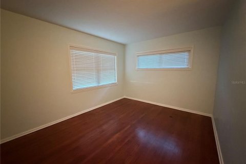 House in Gainesville, Florida 4 bedrooms, 120.03 sq.m. № 2207957 - photo 8